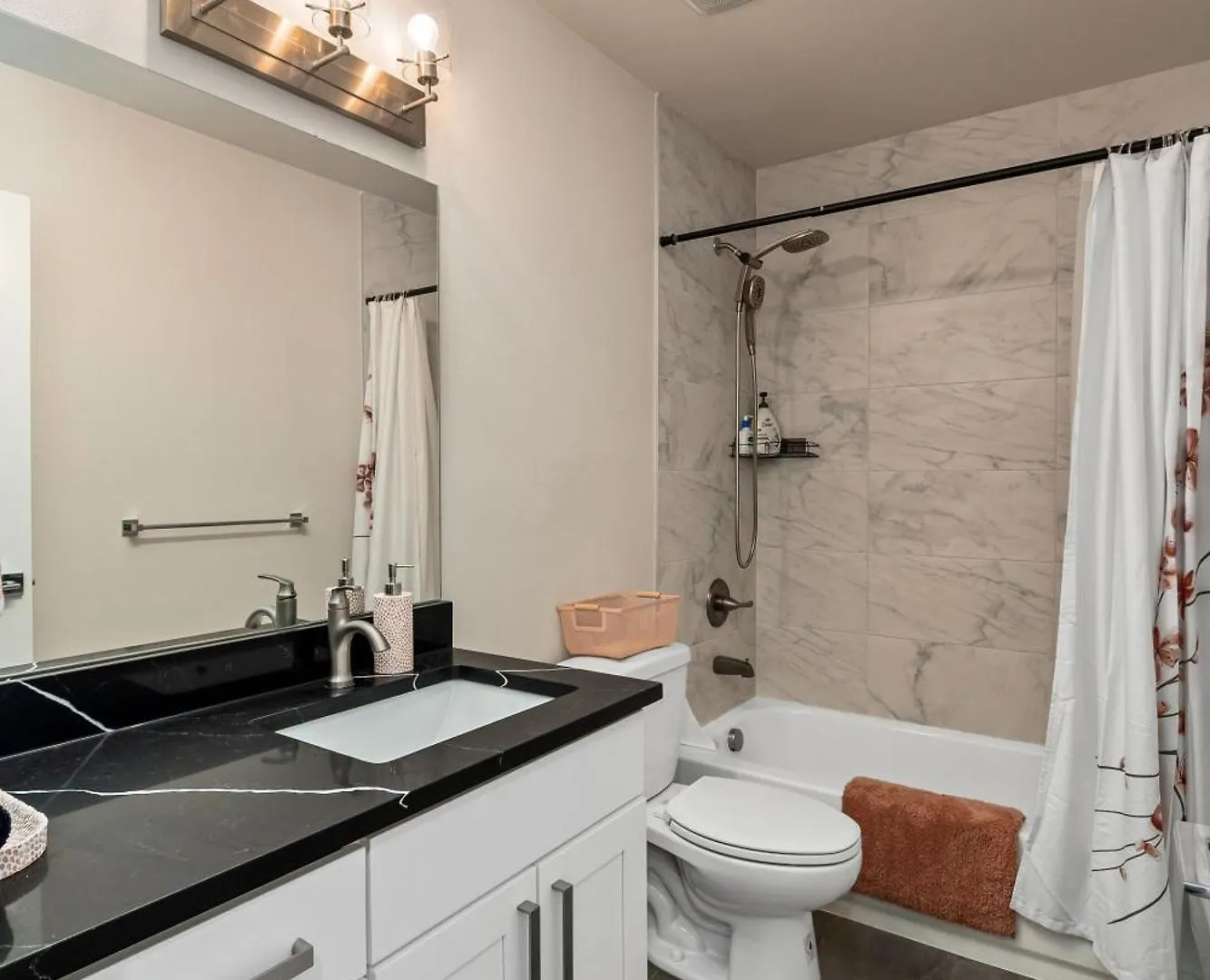 Serene 1 Bdrm, 1 Bath Apartment Seattle